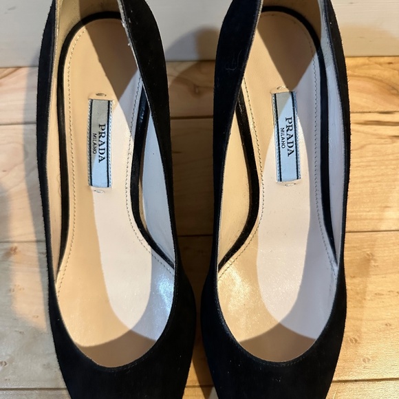 Rare find! Prada Black Suede kitten heel - Picture 3 of 7